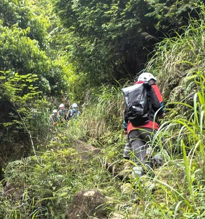救队伍再次集结上山把范围定在4个山高点CQ9电子app走失已超90小时！搜(图8)
