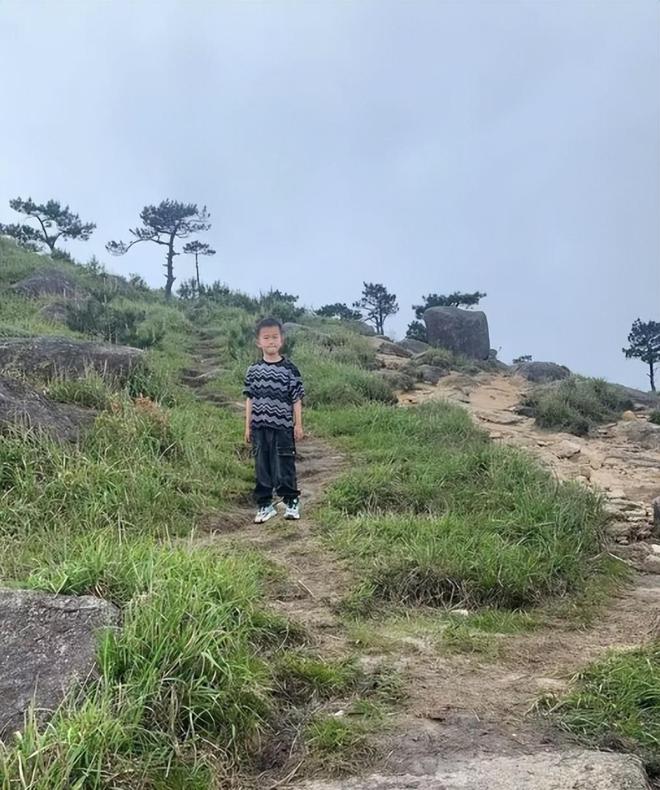 救队伍再次集结上山把范围定在4个山高点CQ9电子app走失已超90小时！搜(图13)